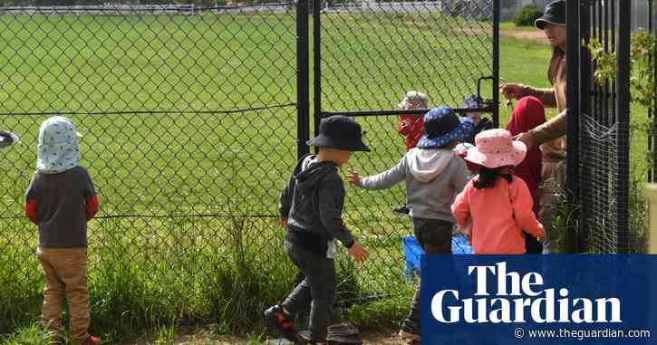 Childcare workers’ union to seek 25% pay rise after Labor budget snub