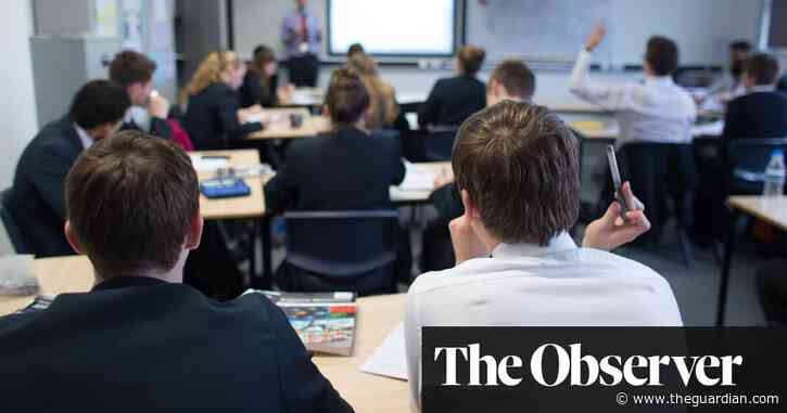 Class sizes in England could go up to 60 warn heads in funding pay row