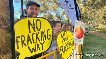 NT chief minister left in tears after being accosted by anti-fracking protesters while competing in outback race