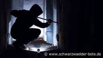 Polizei sucht Zeugen: Unbekannter bricht in Wohnhaus in Egenhausen ein