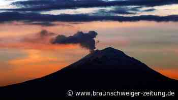 Ascheregen am Vulkan Popocatépetl in Mexiko