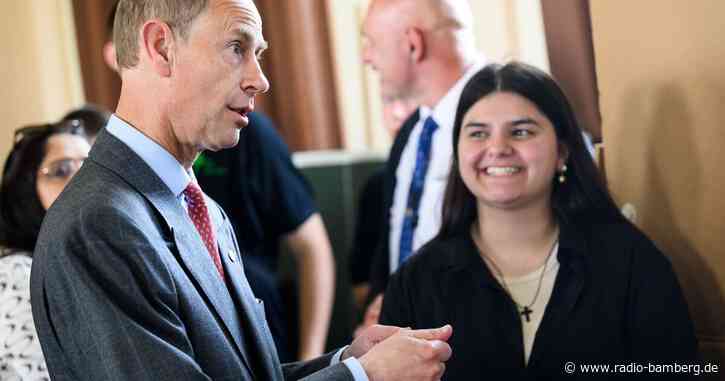 Prinz Edward besucht Schule in Berlin