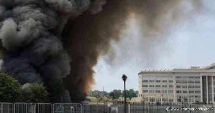 Finta immagine di un’esplosione al Pentagono diffusa sui social inganna gli algoritmi e fa scendere Wall Street