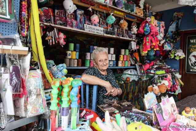 Moeder Surkol werd 87 jaar geleden geboren in woonwagen op foor Noorderwijk en is nog altijd kermismadame met ballen