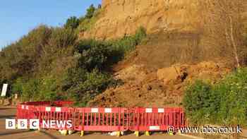 Isle of Wight: Public warned to stay clear of landslip
