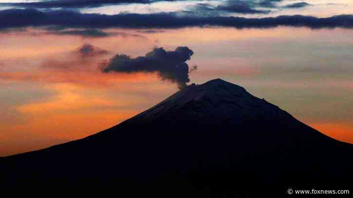 'El Popo,' Mexico's second-tallest volcano, erupts