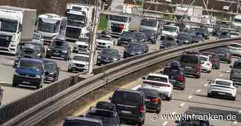 HUK-Umfrage: Auto zunehmend populär, Bus und Bahn unbeliebt