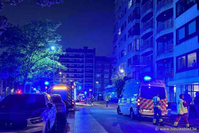 Branddeskundige aangesteld na nachtelijke appartementsbrand: vijf bewoners afgevoerd naar ziekenhuis