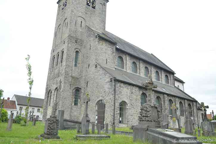 Fikse rel tussen schepenen Vercamer (CD&V) en Adam (Open VLD) na verwijdering van graven op kerkhof Ename: “Het is zijn verantwoordelijkheid, niét de mijne”