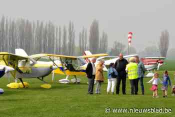Gratis pannenkoeken lokken tientallen piloten naar vliegveldje Hoevenen