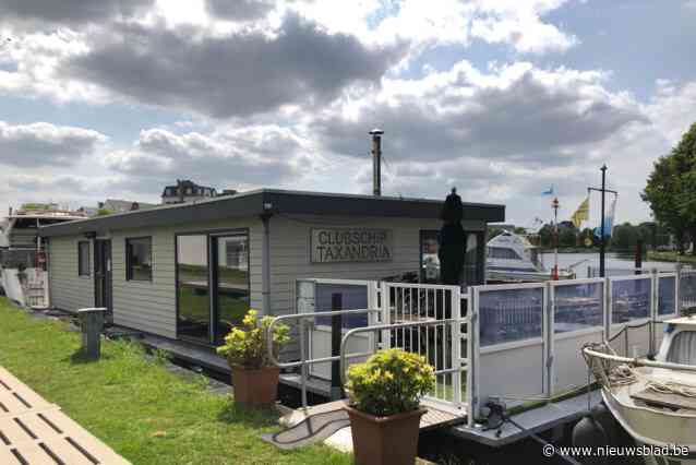 Stad laat clubschip in jachthaven sluiten na aanhoudende klachten: “Toiletwater kwam in kanaal terecht”