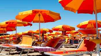 Sdraio e ombrelloni a ruba: ladri allo stabilimento balneare