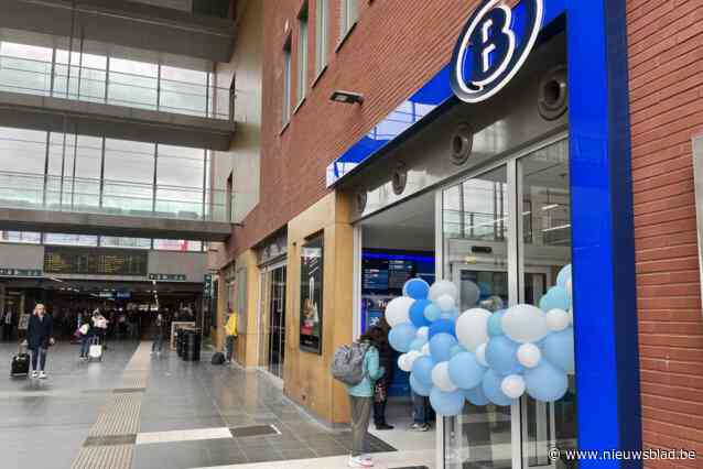 Geen loketten meer in beschermde lokettenhal, wel achteraan station in nieuw ‘Travel center’ : “Kant Sint-Michiels is uitgegroeid tot heel belangrijke toegang”
