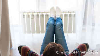 Haarausfall, kalte Hände und Füße? Dr. Anne Fleck erklärt, wie sich eine kranke Schilddrüse bemerkbar macht