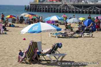 What temperature is needed for a heatwave in the UK?