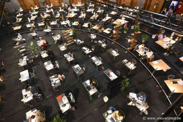 Studenten testen nieuwe studeerlocaties uit, zoals tv-studio en… skipiste: “Ik spring in de pauze even op de latten”