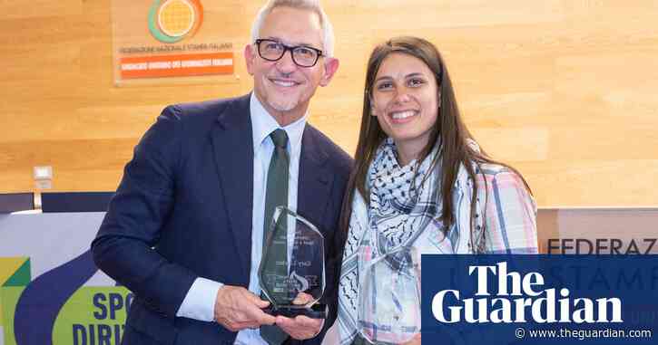 Gary Lineker accepts human rights award with call to show refugees more compassion