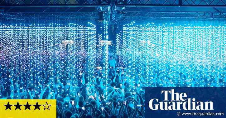 Four Tet review – Kieran Hebden’s spiritual techno lights up the room