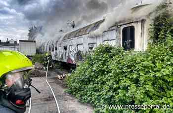 FW-NE: Feuer in einem alten Bahnwaggon | Keine Verletzten