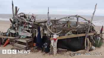 Cleethorpes bench built by beach visitors destroyed by arsonists