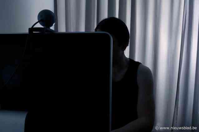 “In chatgesprekken fantaseerde hij over seks met minderjarigen”: medewerker sportdienst bezat duizenden kinderpornografische foto’s en filmpjes