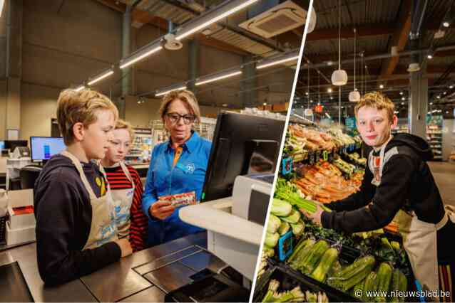 Schoolkinderen draaien halve dag mee in grootste Albert Heijn van het land: “Ik wist niet dat er hier zoveel werk te doen was”