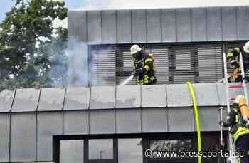 FW Voerde: Dachstuhlbrand an der Friedrich-Wilhelm-Str. in Voerde - Spellen