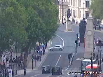 Auto contro i cancelli di Downing Street: un arresto a Londra
