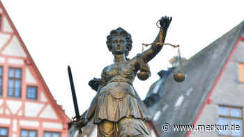 Lautes Stöhnen aus dem Auto: Badegäste zeigen ungleiches Pärchen an