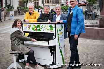 „Spiel mit mir“: In Höxters Innenstadt steht ein Klavier