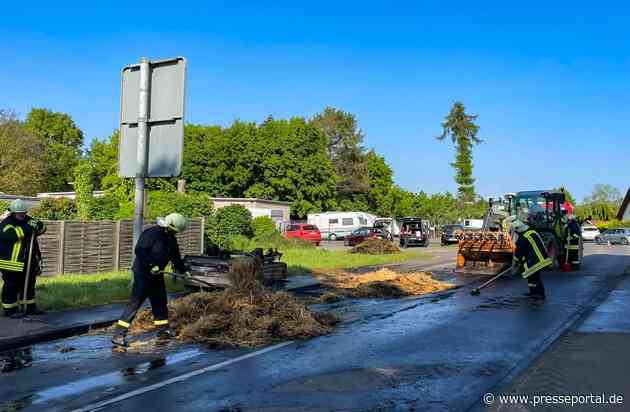 FW Wachtberg: Brennende Strohballen auf PKW-Anhänger in Wachtberg-Arzdorf