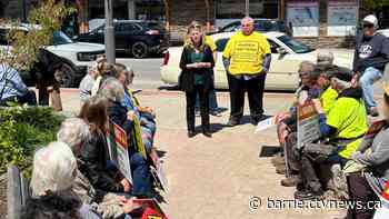 Ontario NDP leader joins residents to fight Minden ER closure