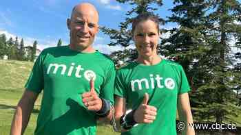 Running a marathon in handcuffs, this couple finds unique way to celebrate an anniversary