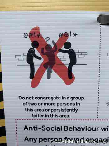 Signs in Crouch End banning groups of two in park taken down