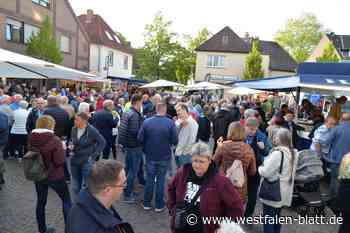 Hunderte kommen zum Abendmarkt in Enger