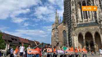 Verkehr auf Olgastraße steht still: Letzte Generation protestiert in Ulm