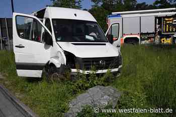 Krankentransporter auf Rastanlage Gütersloh-Süd verunglückt