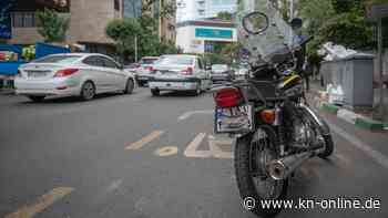 Iran: Frauen verdecken Nummernschilder – Polizei droht mit Haft