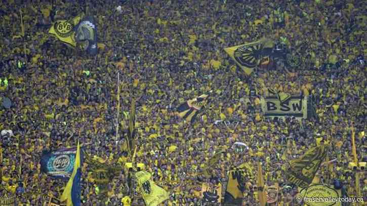 Bayern Munich wins record-extending 11th consecutive Bundesliga title