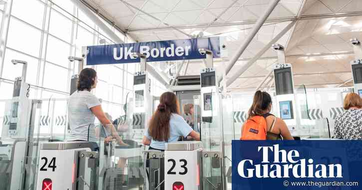 Travellers faced long queues at major UK airports after electronic passport gates fail