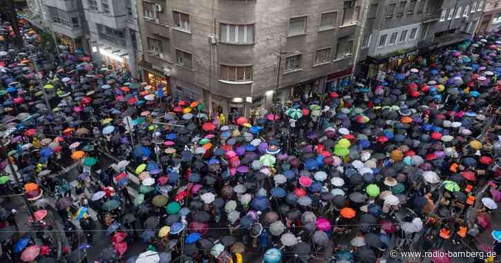 Erneut Zehntausende bei Protest gegen Gewalt in Serbien