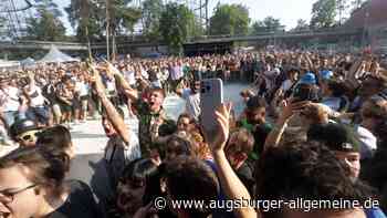 Tag 2 auf dem Modular: Moshpits, Mittelfinger und Emotionen