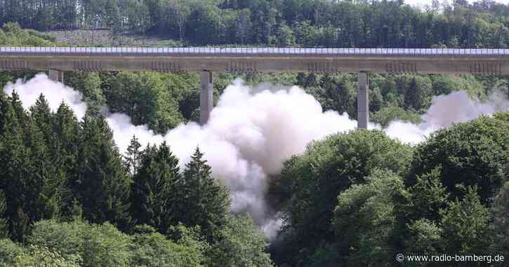 Autobahn-Talbrücke Sterbecke teilweise gesprengt