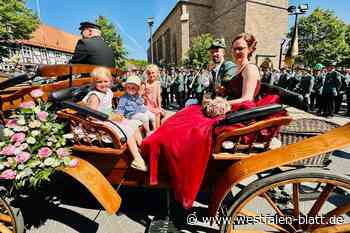 Borgentreich: Imposanter Schützenfest-Umzug  – Hoch lebe König Dennis!