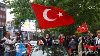 Präsidentschaftswahl in der Türkei: Erdogan liegt laut Wahlamt nach Auszählung der Hälfte der Stimmen vorn