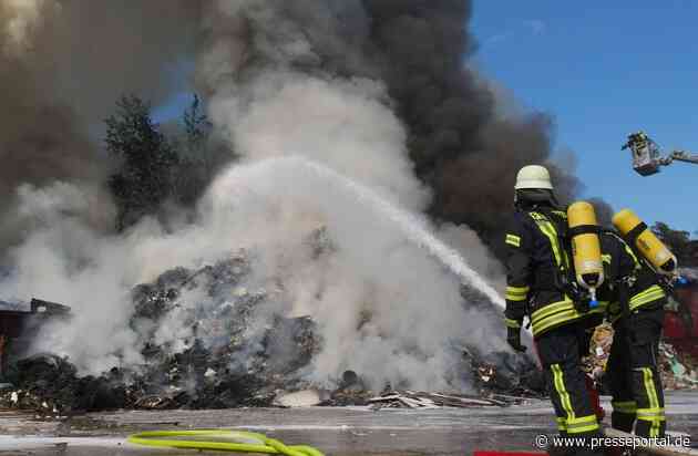FW Celle: Feuer auf Entsorgungsbetrieb in Altencelle - Celler Feuerwehr im Großeinsatz - Gesamtbericht!
