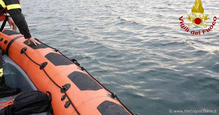 Barca a vela con 25 a bordo si ribalta sul Lago Maggiore: un morto e tre dispersi