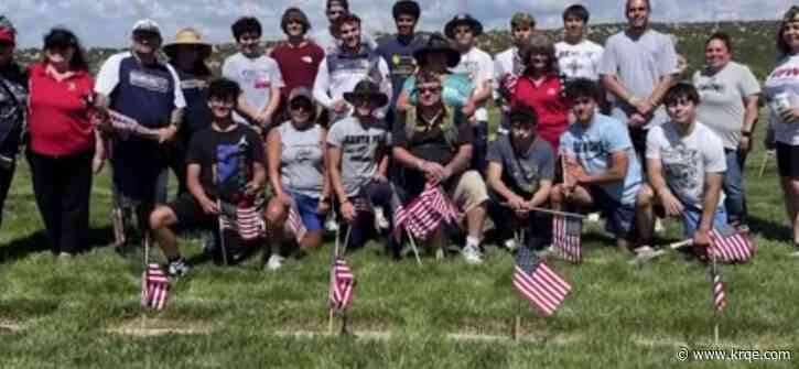 Santa Fe football team uses Memorial Day as a way to serve community
