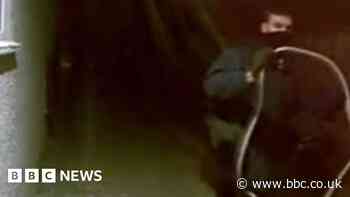 Video shows man use metal loop to steal keyless car in Oxfordshire