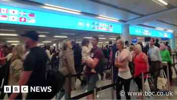 Watch: Huge queues at Gatwick as e-gates fail
